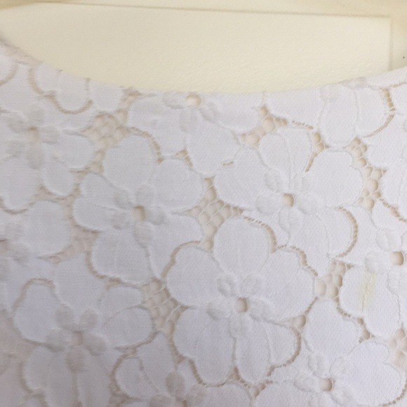 White lace Diane von Furstenberg dress. Size 8. - Picture 3 of 4